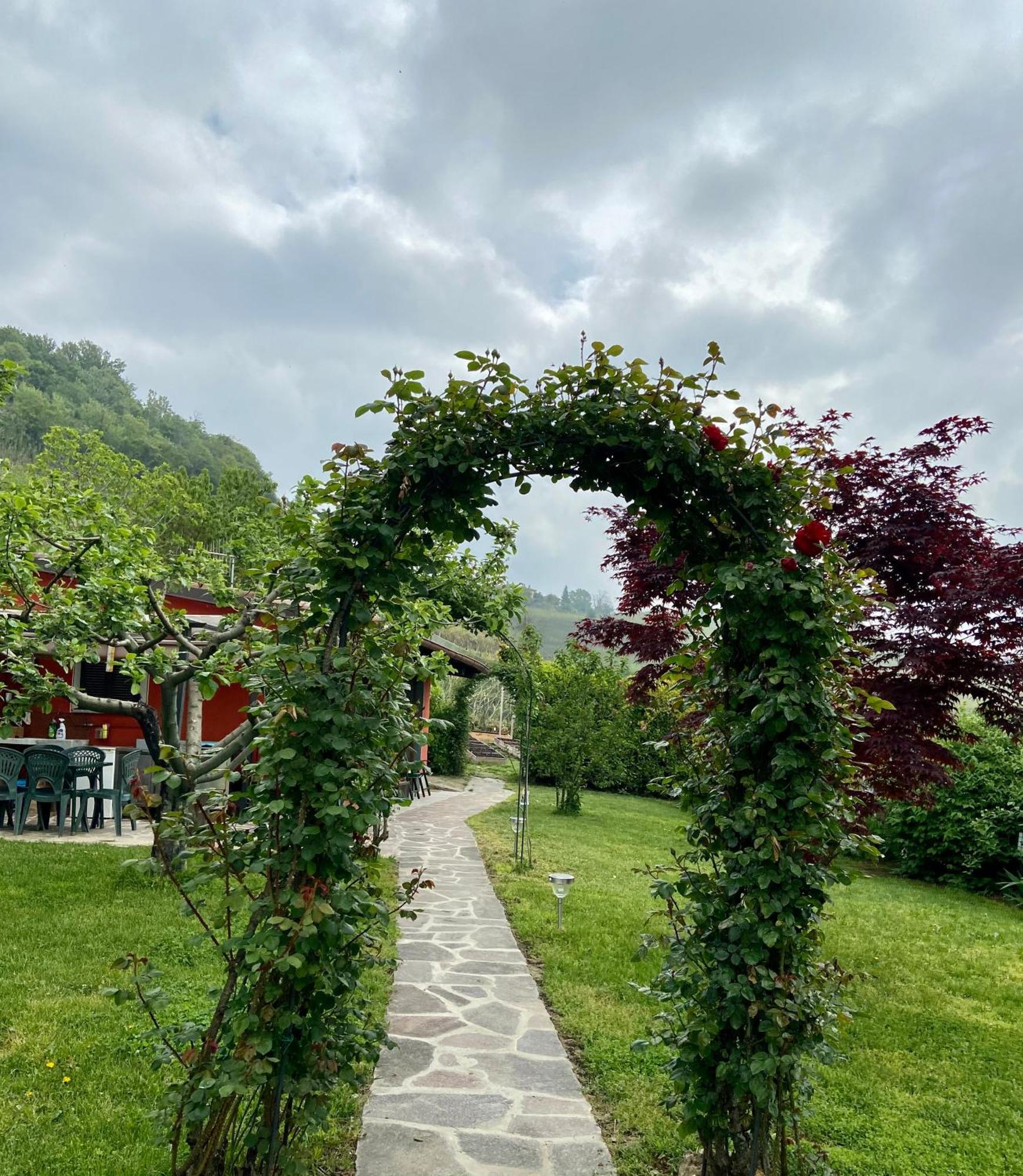 Residence Delle Rose Barolo Exterior photo